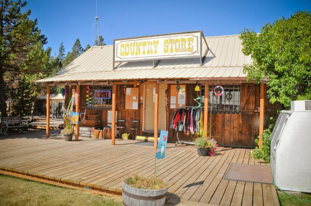 Bend-Sunriver Camping Resort Studio Cabin 8